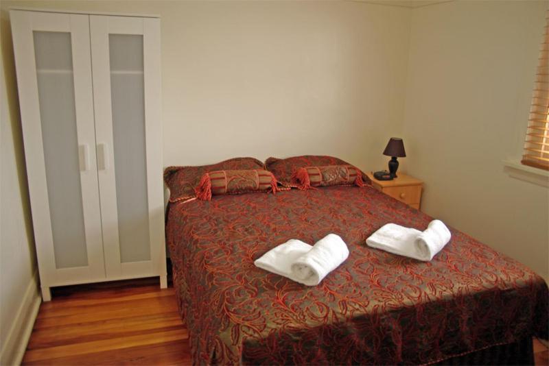 Kogarah 3 Bedroom House Holiday home Sydney
